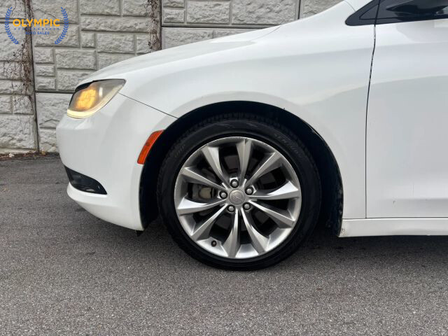 2015 Chrysler 200 in Decatur, GA 30032 - 18036508 9
