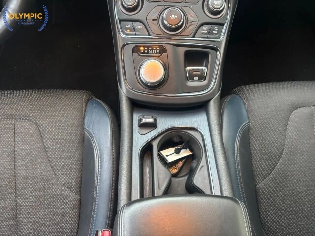 2015 Chrysler 200 in Decatur, GA 30032 - 18036508 30