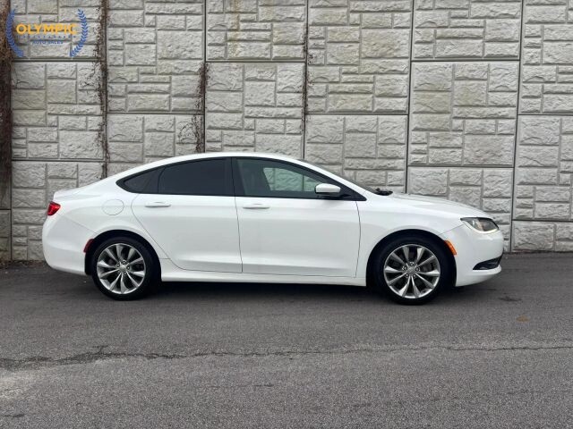 2015 Chrysler 200 in Decatur, GA 30032 - 18036508 8