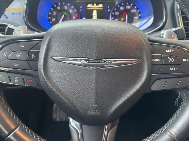 2015 Chrysler 200 in Decatur, GA 30032 - 18036508 24