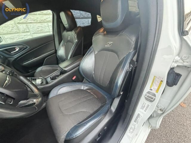2015 Chrysler 200 in Decatur, GA 30032 - 18036508 36