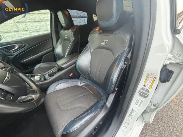 2015 Chrysler 200 in Decatur, GA 30032 - 18036508 36