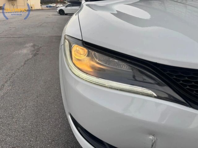 2015 Chrysler 200 in Decatur, GA 30032 - 18036508 15