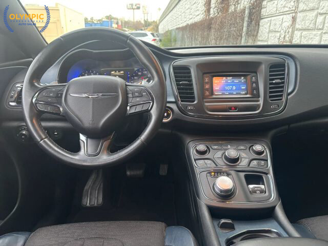 2015 Chrysler 200 in Decatur, GA 30032 - 18036508 20