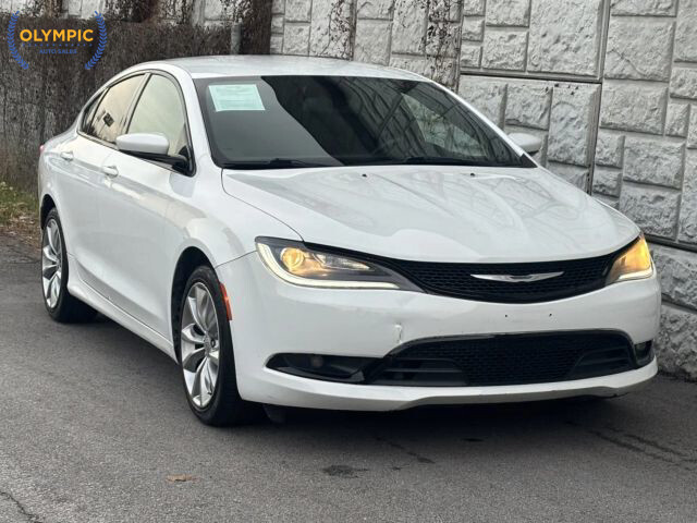 2015 Chrysler 200 in Decatur, GA 30032 - 18036508 3