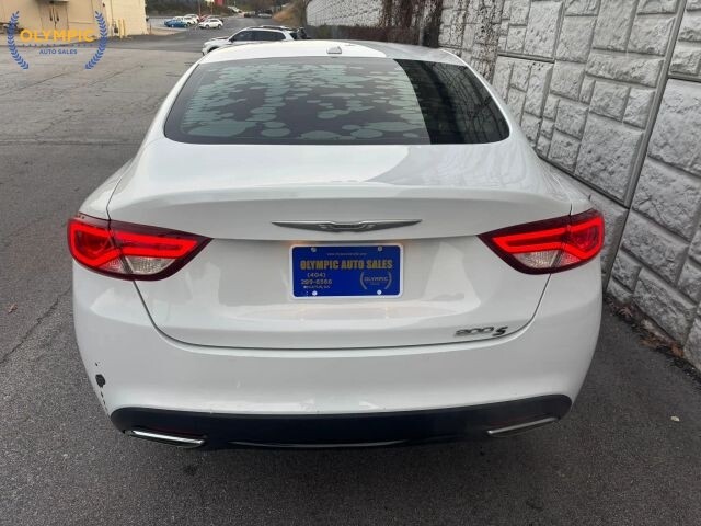 2015 Chrysler 200 in Decatur, GA 30032 - 18036508 5