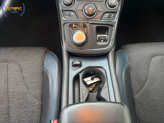 2015 Chrysler 200 in Decatur, GA 30032 - 18036508 30