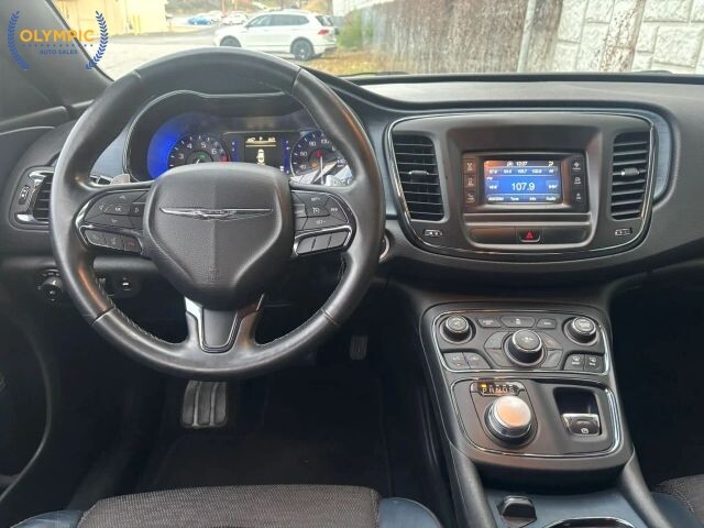 2015 Chrysler 200 in Decatur, GA 30032 - 18036508 21