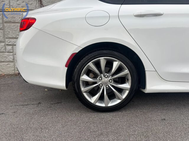 2015 Chrysler 200 in Decatur, GA 30032 - 18036508 12