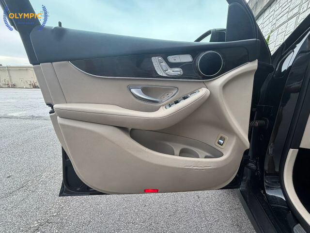 2017 Mercedes-Benz GLC 300 in Decatur, GA 30032 - 18036528 42