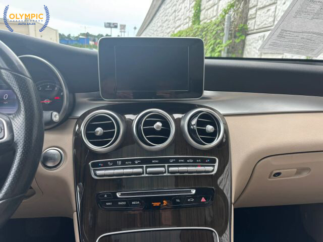 2017 Mercedes-Benz GLC 300 in Decatur, GA 30032 - 18036528 27