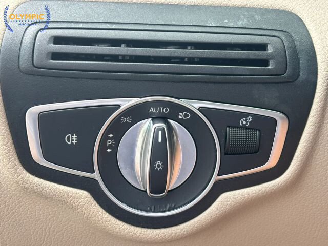 2017 Mercedes-Benz GLC 300 in Decatur, GA 30032 - 18036528 32