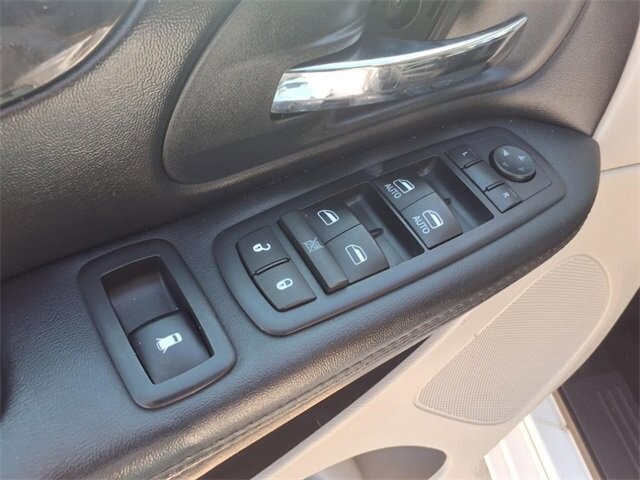 2016 Dodge Grand Caravan in Troy, IL 62294-1376 - 18036932 16