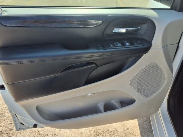 2016 Dodge Grand Caravan in Troy, IL 62294-1376 - 18036932 15