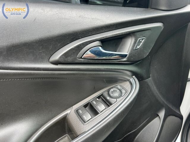 2016 Chevrolet Malibu in Decatur, GA 30032 - 18037372 33