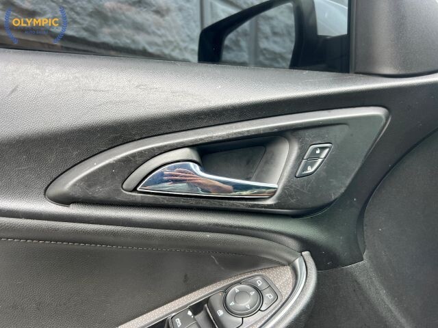 2016 Chevrolet Malibu in Decatur, GA 30032 - 18037372 34