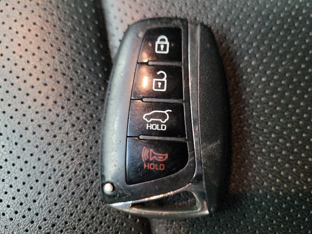 2017 Hyundai Santa Fe in Eastpointe, MI 48021 - 18037785 32