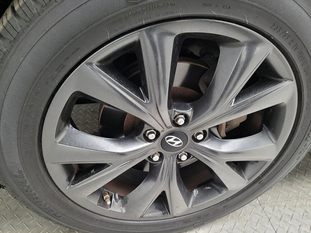 2017 Hyundai Santa Fe in Eastpointe, MI 48021 - 18037785 31