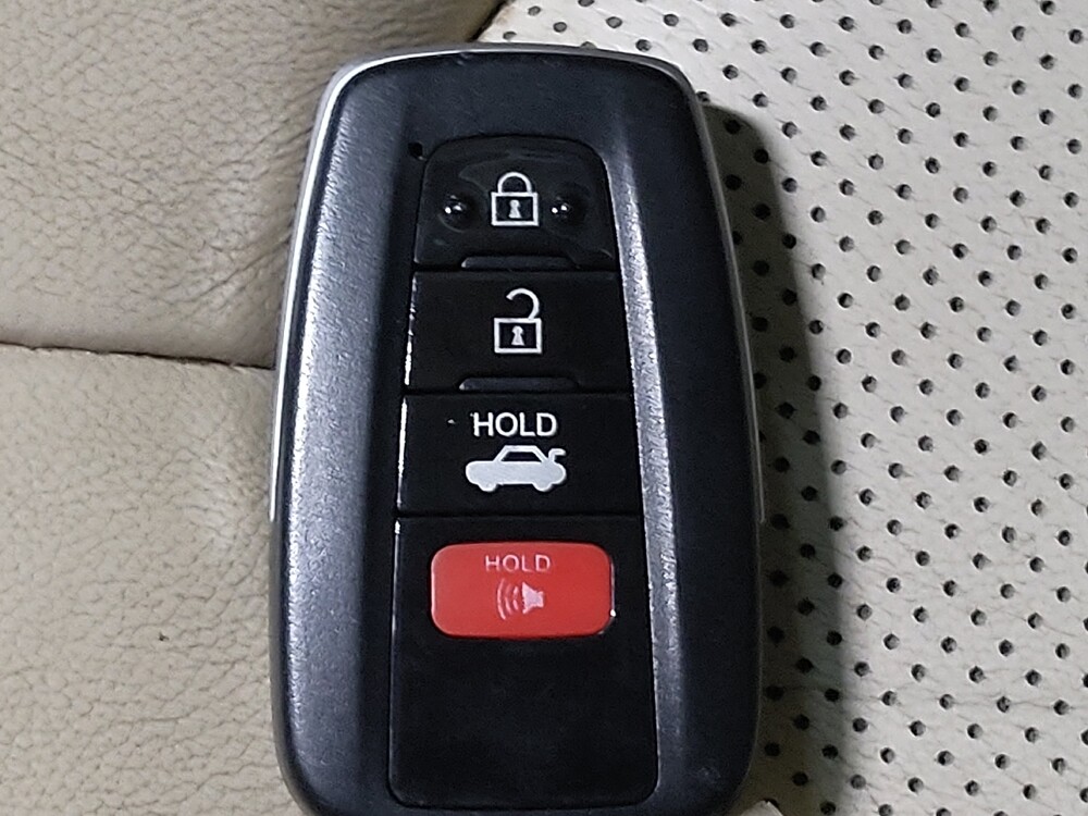 2018 Toyota Camry in Tulsa, OK 74145 - 18037932 32