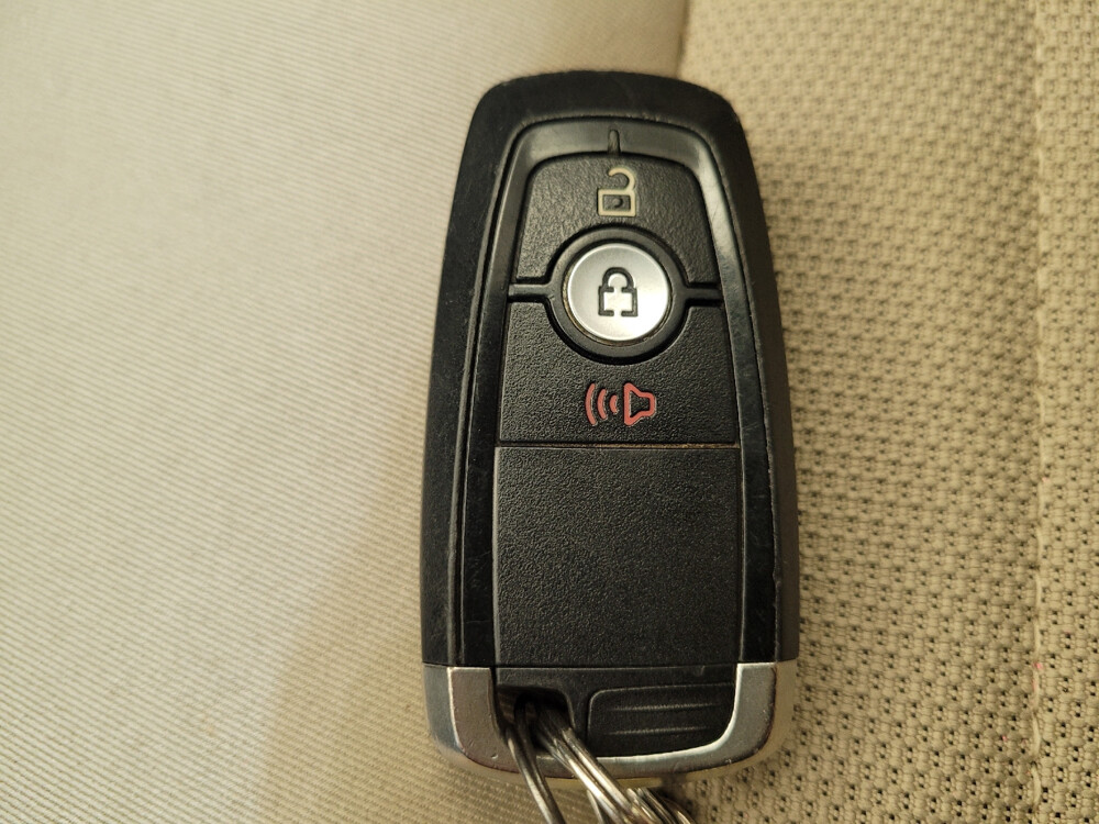 2020 Ford Edge in Louisville, KY 40258 - 18038056 32