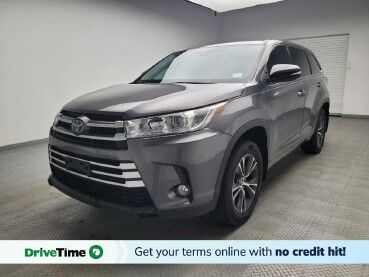 2018 Toyota Highlander in Eastpointe, MI 48021