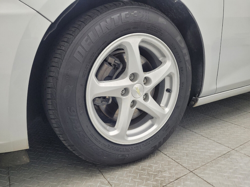 2017 Chevrolet Malibu in Gastonia, NC 28056 - 18038843 31