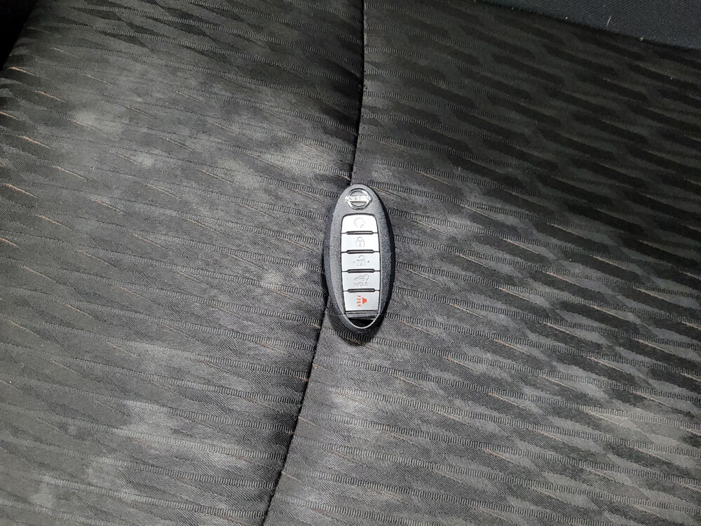 2018 Nissan Rogue in Pittsburgh, PA 15237 - 18040078 32