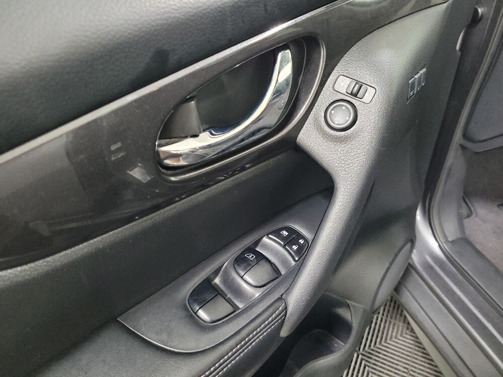 2018 Nissan Rogue in Pittsburgh, PA 15237 - 18040078 27