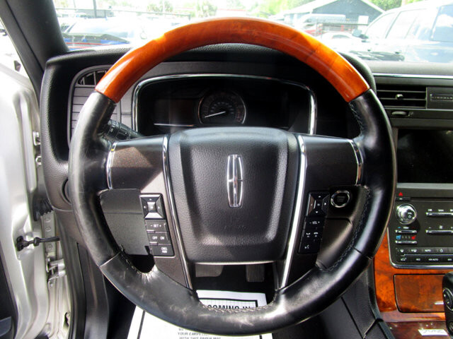 2017 Lincoln Navigator in Tampa, FL 33604-6914 - 18040533 4