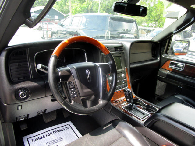 2017 Lincoln Navigator in Tampa, FL 33604-6914 - 18040533 16