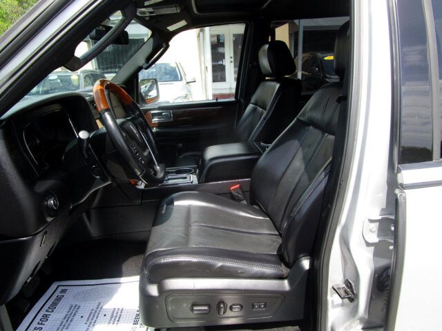 2017 Lincoln Navigator in Tampa, FL 33604-6914 - 18040533 10