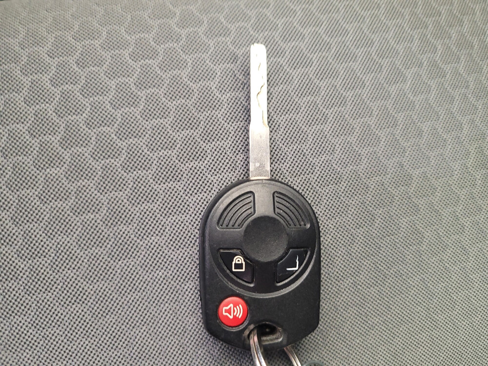 2018 Ford Escape in Louisville, KY 40258 - 18041857 32