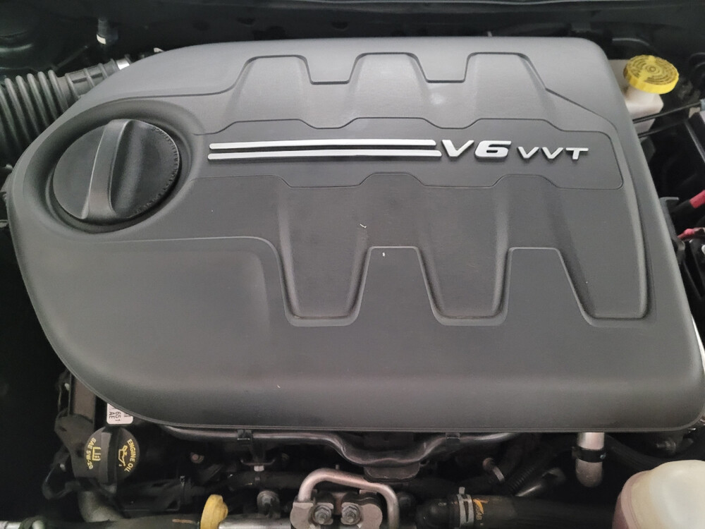 2019 Jeep Cherokee in Riverside, CA 92504 - 18041937 30