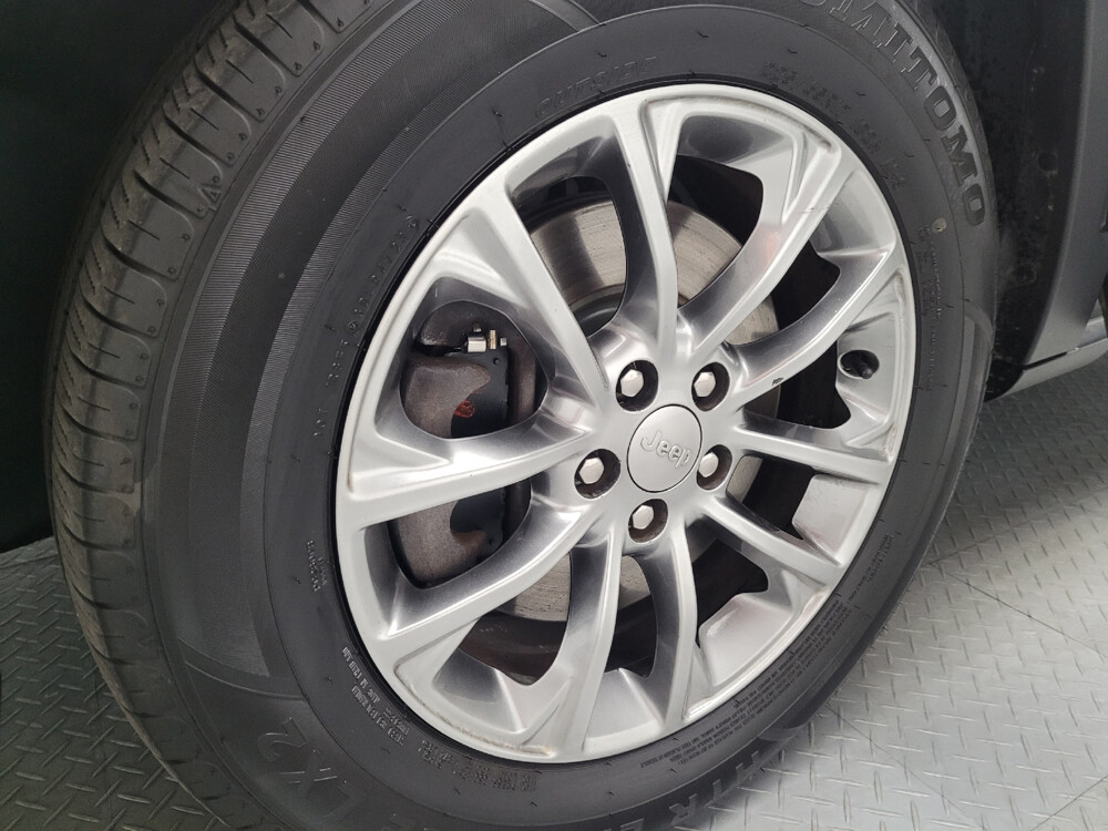 2019 Jeep Cherokee in Riverside, CA 92504 - 18041937 31