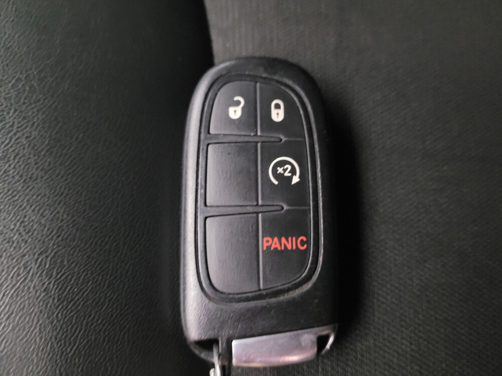 2019 Jeep Cherokee in Riverside, CA 92504 - 18041937 32