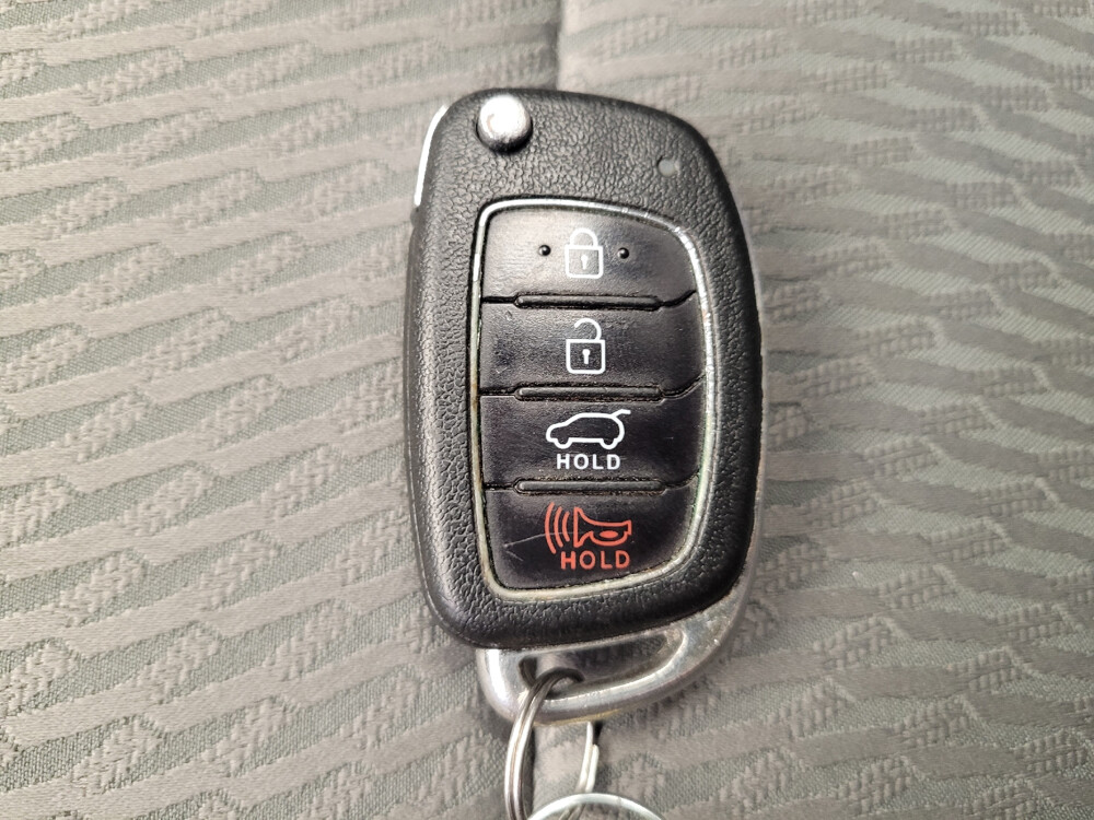 2017 Hyundai Santa Fe in Columbus, OH 43231 - 18041983 32