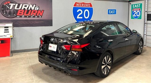 2019 Nissan Altima in Conyers, GA 30094 - 18042071 4