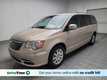 2015 Chrysler Town & Country in Bakersfield, CA 93309