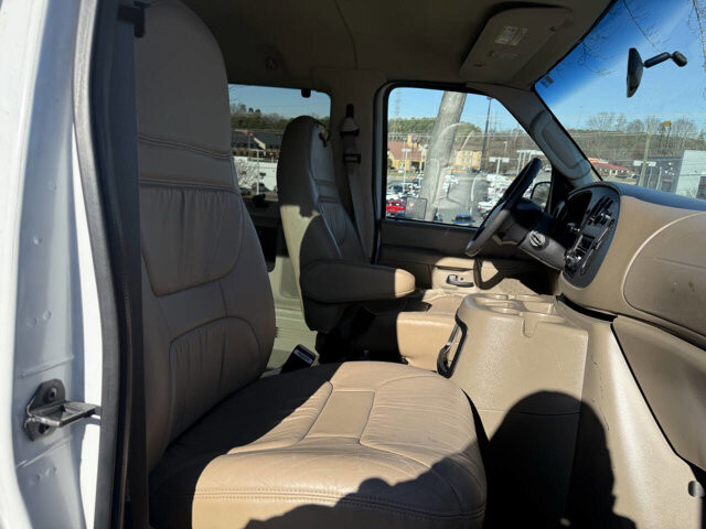 2004 Ford E-350 and Econoline 350 in Hickory, NC 28602-5144 - 18042397 5