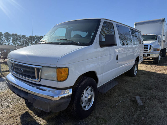 2004 Ford E-350 and Econoline 350 in Hickory, NC 28602-5144 - 18042397 3