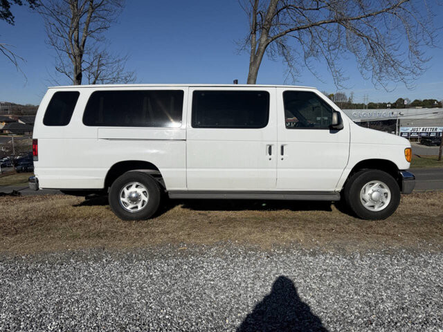 2004 Ford E-350 and Econoline 350 in Hickory, NC 28602-5144 - 18042397 4
