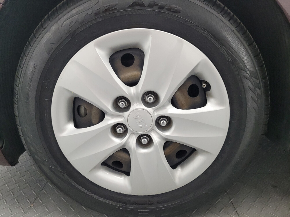 2018 Kia Forte in Las Vegas, NV 89104 - 18042647 31