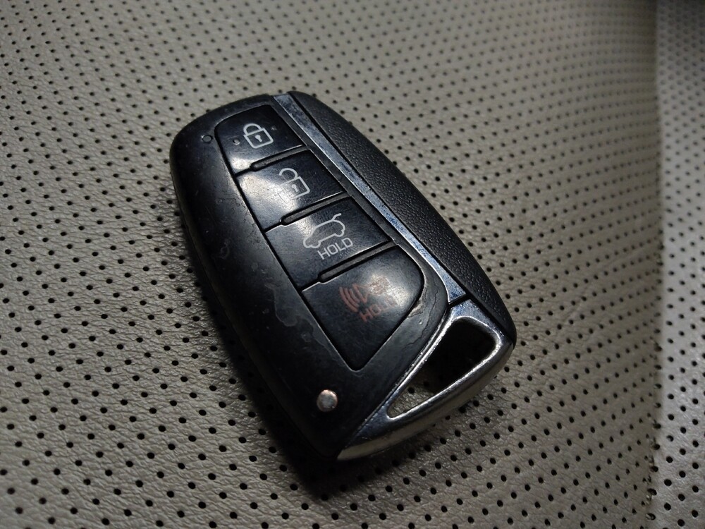 2017 Hyundai Santa Fe in Phoenix, AZ 85015 - 18042763 32