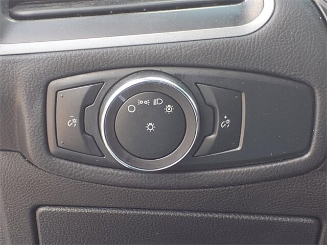 2018 Ford Edge in Troy, IL 62294-1376 - 18043945 15