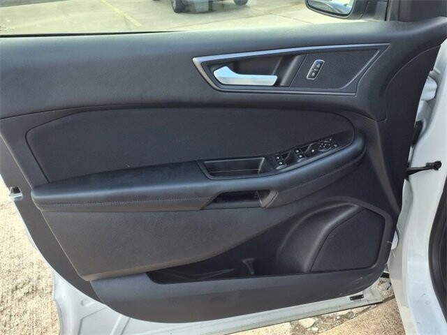 2018 Ford Edge in Troy, IL 62294-1376 - 18043945 16