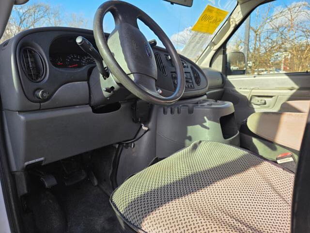 2005 Ford E-250 and Econoline 250 in Blauvelt, NY 10913 - 18044235 10