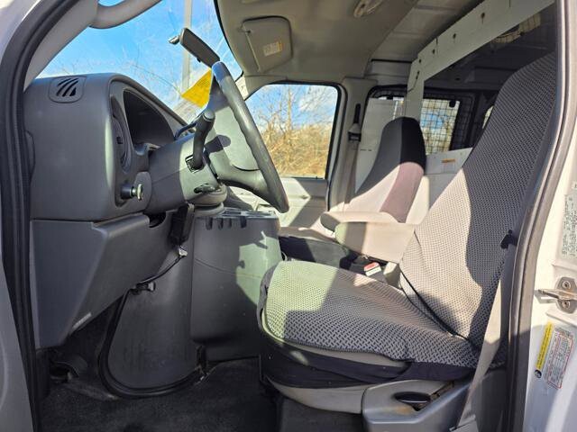2005 Ford E-250 and Econoline 250 in Blauvelt, NY 10913 - 18044235 11