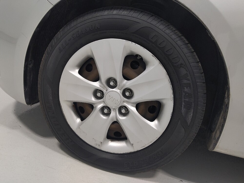 2017 Kia Forte in Columbus, OH 43228 - 18044647 31