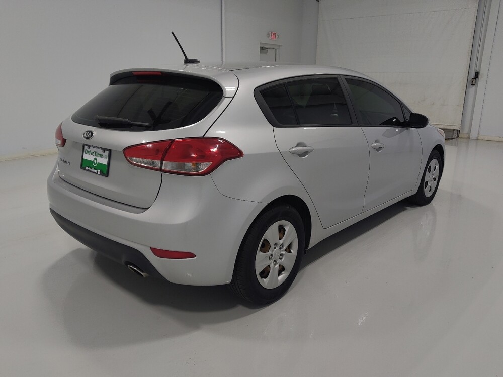 2017 Kia Forte in Columbus, OH 43228 - 18044647 9