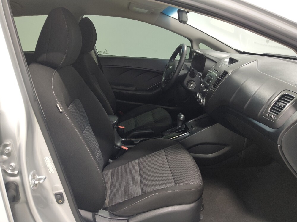 2017 Kia Forte in Columbus, OH 43228 - 18044647 21